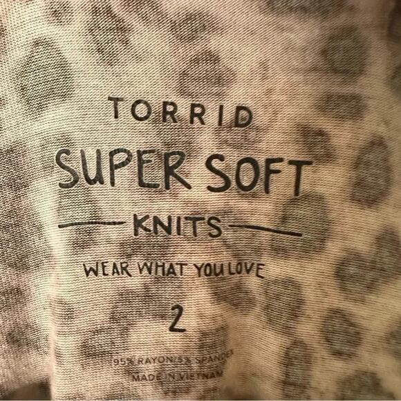 Torrid Supersoft Knit Animal Print Top Lace Detail Sleeves Whimsigoth plus size - Picture 5 of 10